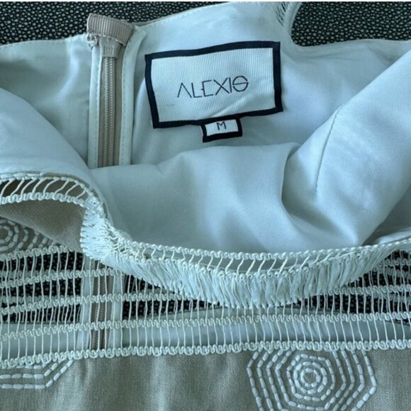 Alexis Dress Women's Size Medium Marilia Lace Pattern NWT - Picture 2 of 14